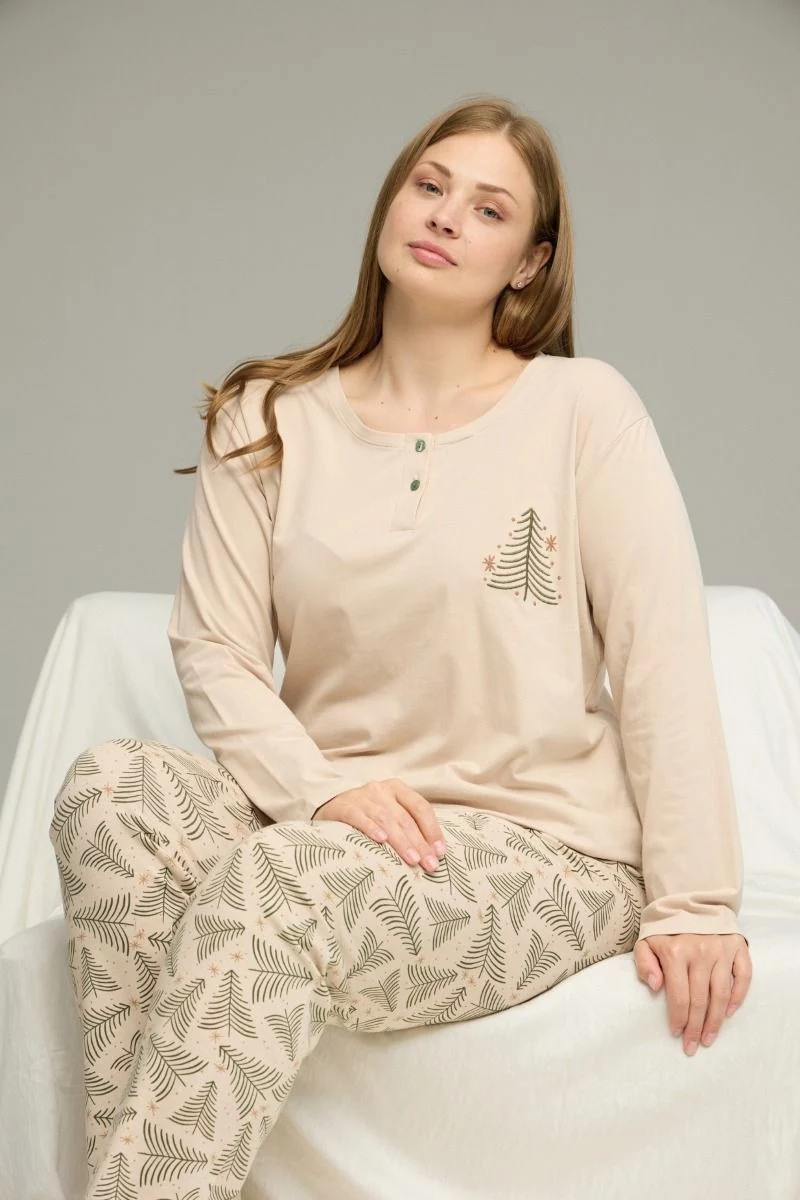 Γυναικεία Πιτζάμα Plus Size μπεζ χρώμα με χριστουγεννιάτικα δέντρα
