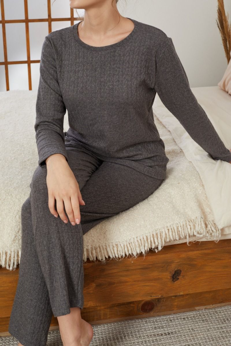 Γυναικεία Πιτζάμα homewear χειμωνιάτικη ανθρακί χρώμα σε όψη πλεκτού