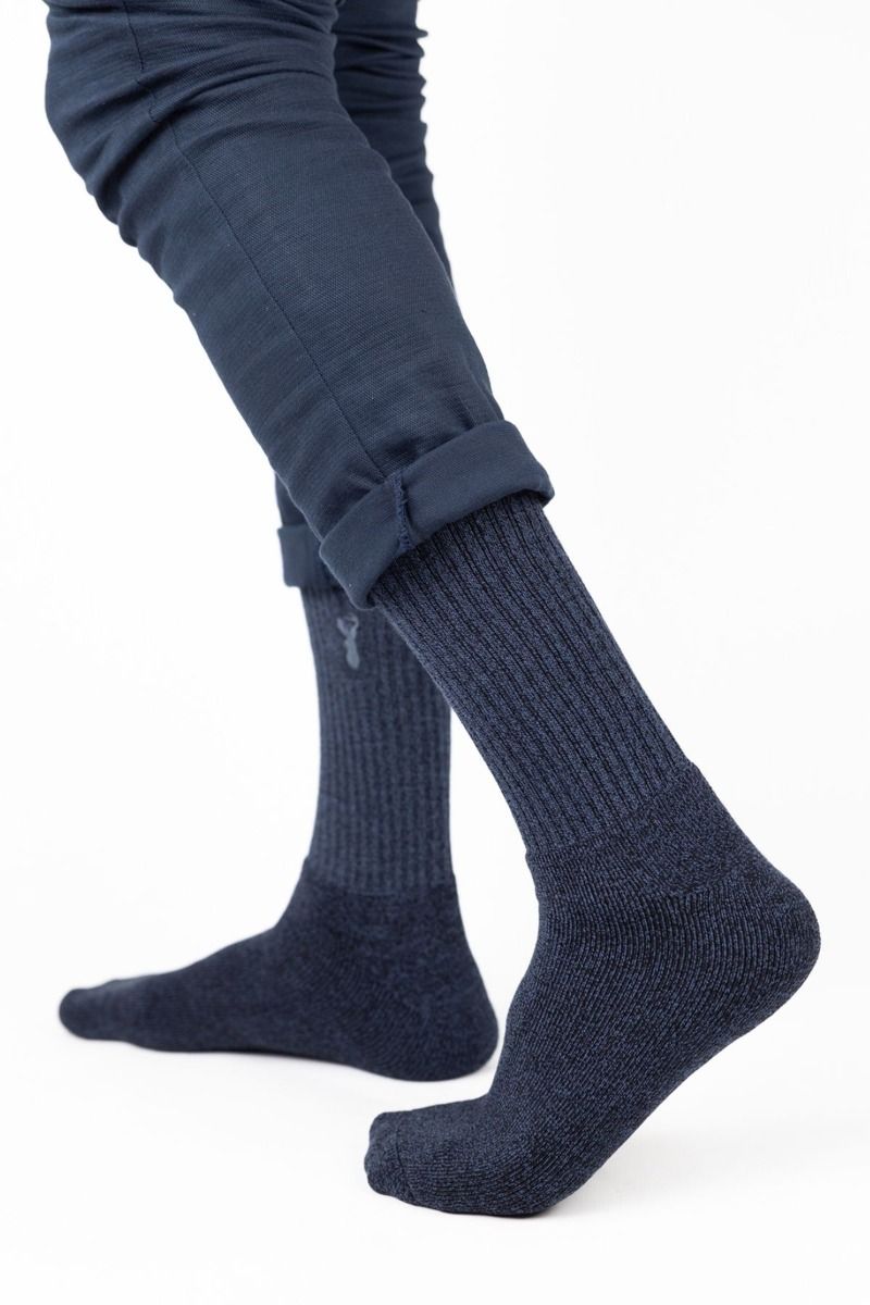 Ανδρικές κάλτσες πετσετέ σκούρο μπλε με διακριτικό σχεδιάκι
