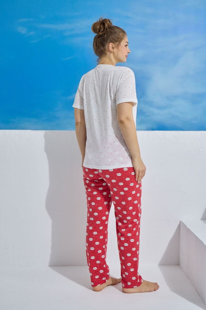 Γυναικεία πιτζάμα plus size κοντομάνικη με σχέδιο φιλιά