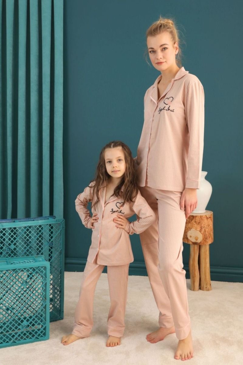 Κοριτσίστικη πιτζάμα χειμωνιάτικη ροζ με ρίγες και κουμπάκια