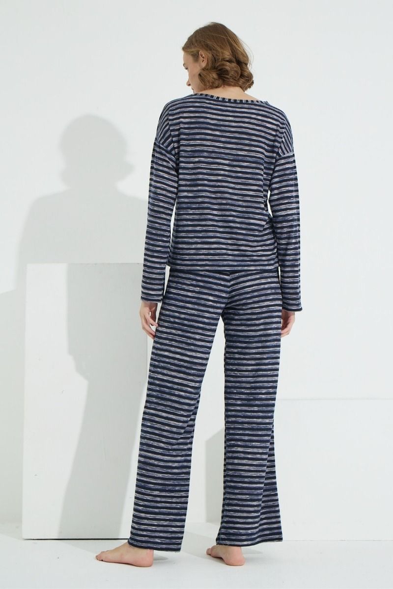 Γυναικεία χειμωνιάτικη πιτζάμα σκούρο μπλε καμπάνα βαμβακερή άνετη γραμμή