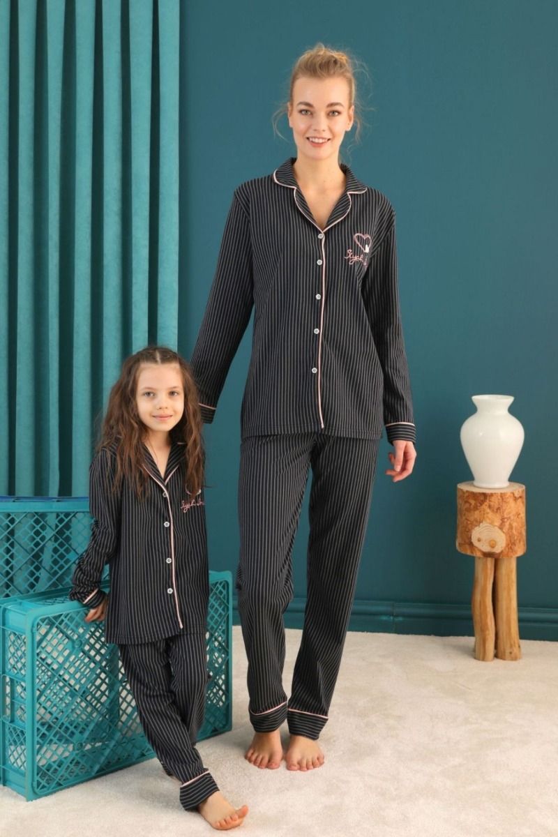 Κοριτσίστικη πιτζάμα χειμωνιάτικη σκούρο γκρι με ρίγες και κουμπάκια