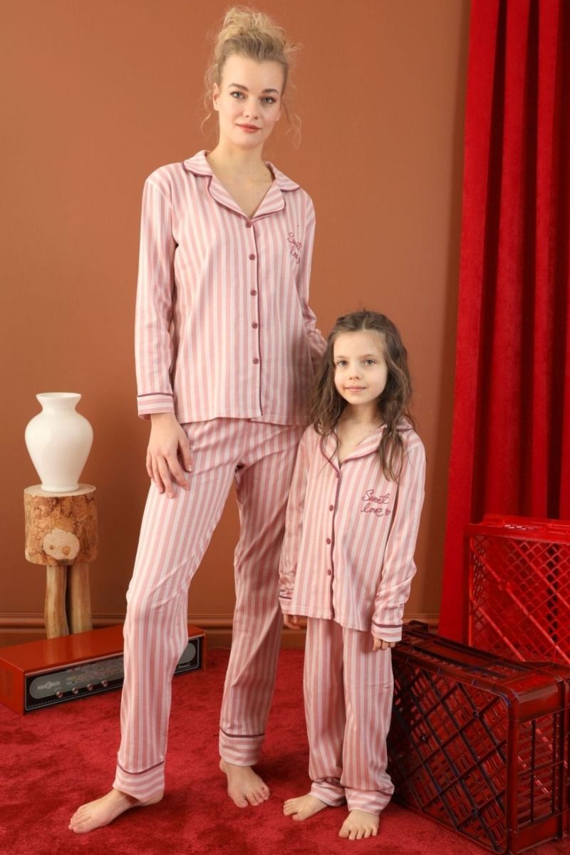 Κοριτσίστικη πιτζάμα χειμωνιάτικη ροζ ριγέ και κουμπάκια
