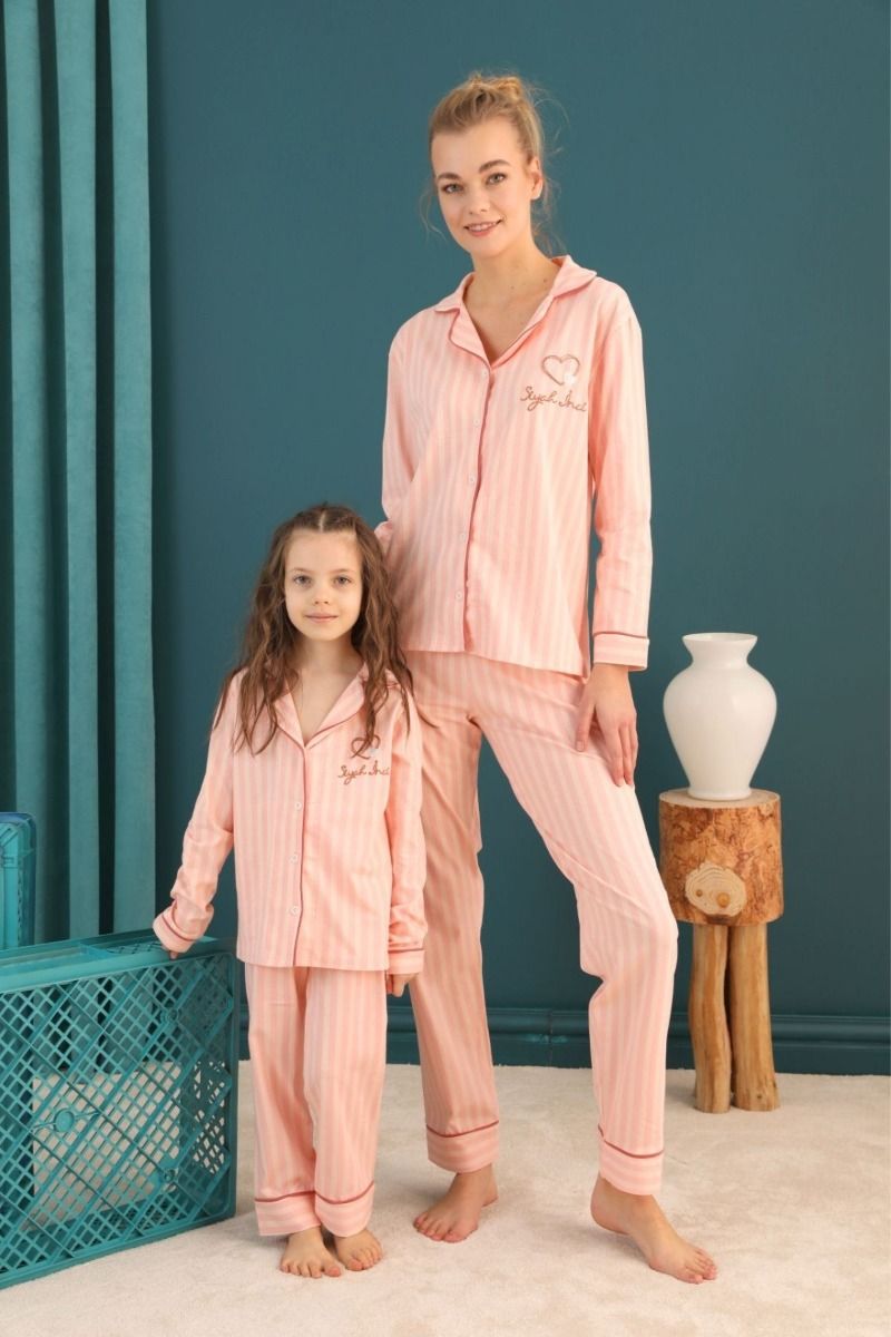 Κοριτσίστικη πιτζάμα χειμωνιάτικη έντονο ροζ με ρίγες και κουμπάκια