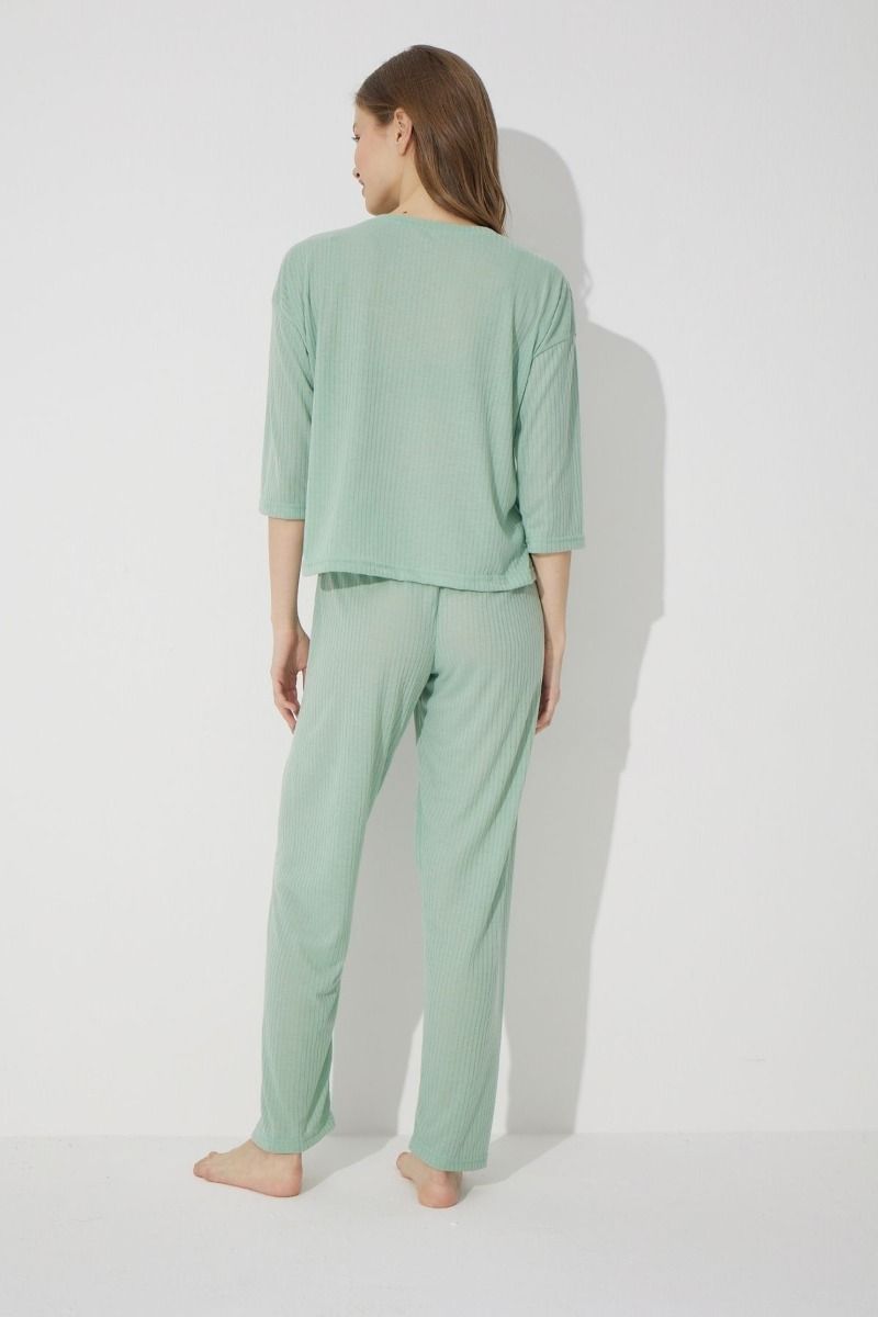 Γυναικεία πιτζάμα φιστικί χρώμα μανίκια τρία τέταρτα μανίκια