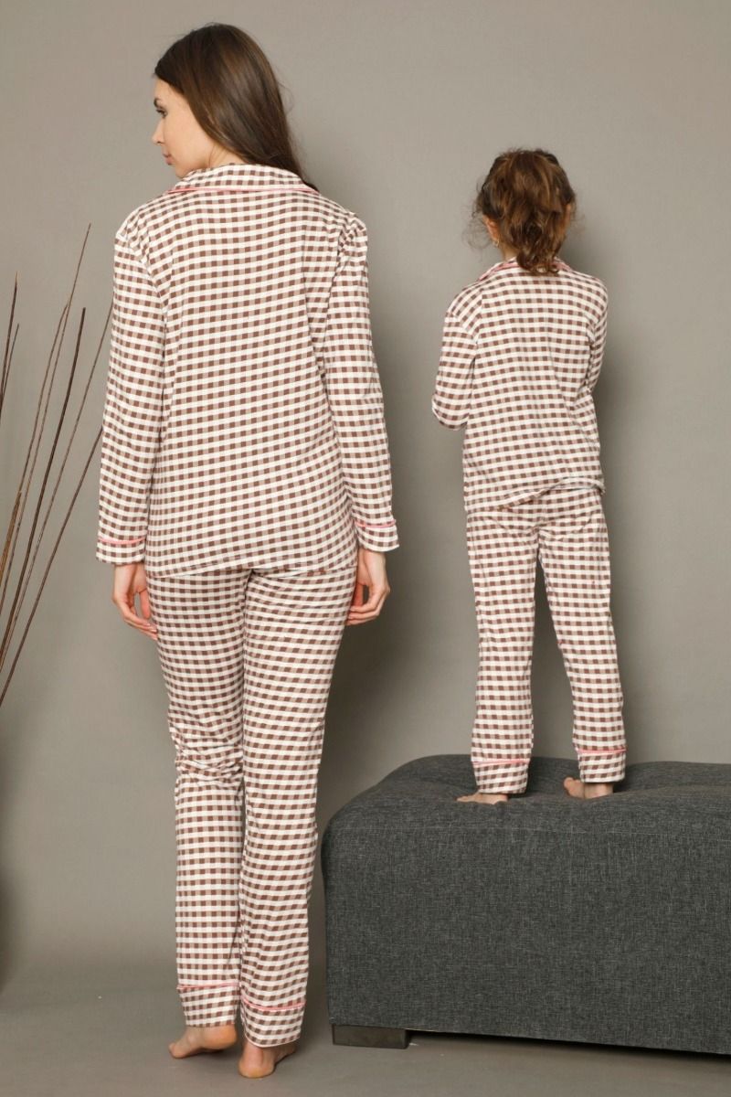 Κοριτσίστικη παιδική χειμωνιάτικη πιτζάμα βαμβακερή κουμπάκια καφέ καρό