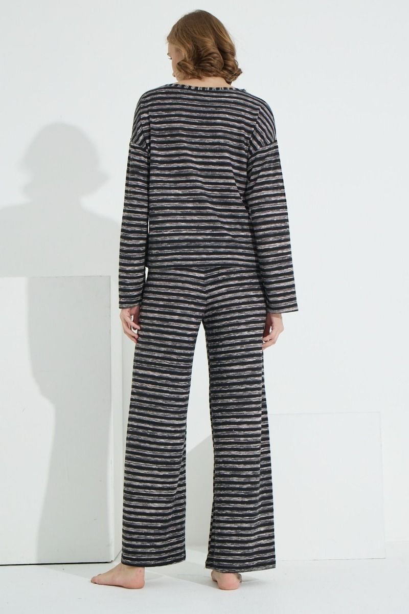 Γυναικεία χειμωνιάτικη πιτζάμα μαύρο καμπάνα βαμβακερή άνετη γραμμή