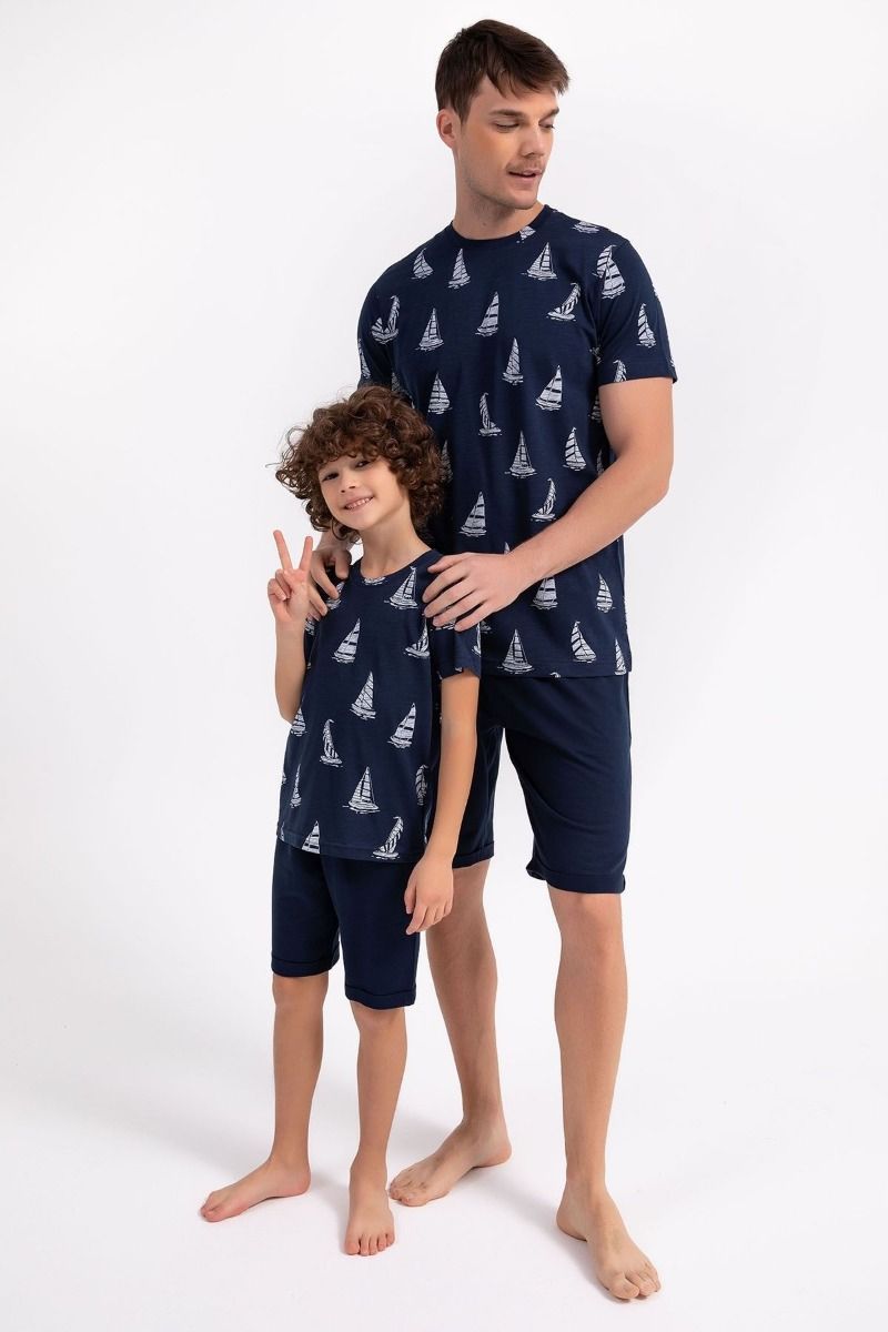 Καλοκαιρινή αγορίστικη παιδική πιτζάμα με σχέδιο ιστιοπλοΐας