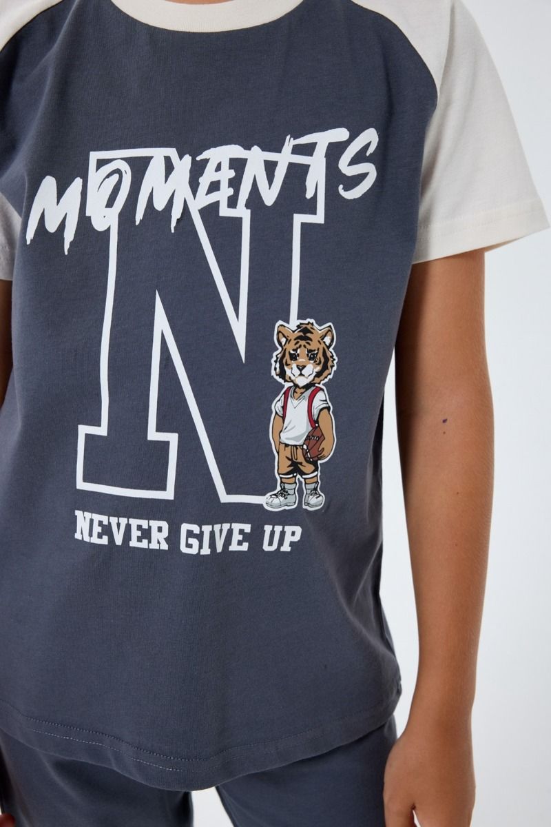 Αγορίστικη Πιτζάμα κοντομάνικη με σορτσάκι μαύρο και γκρι με στάμπα βαμβακερή