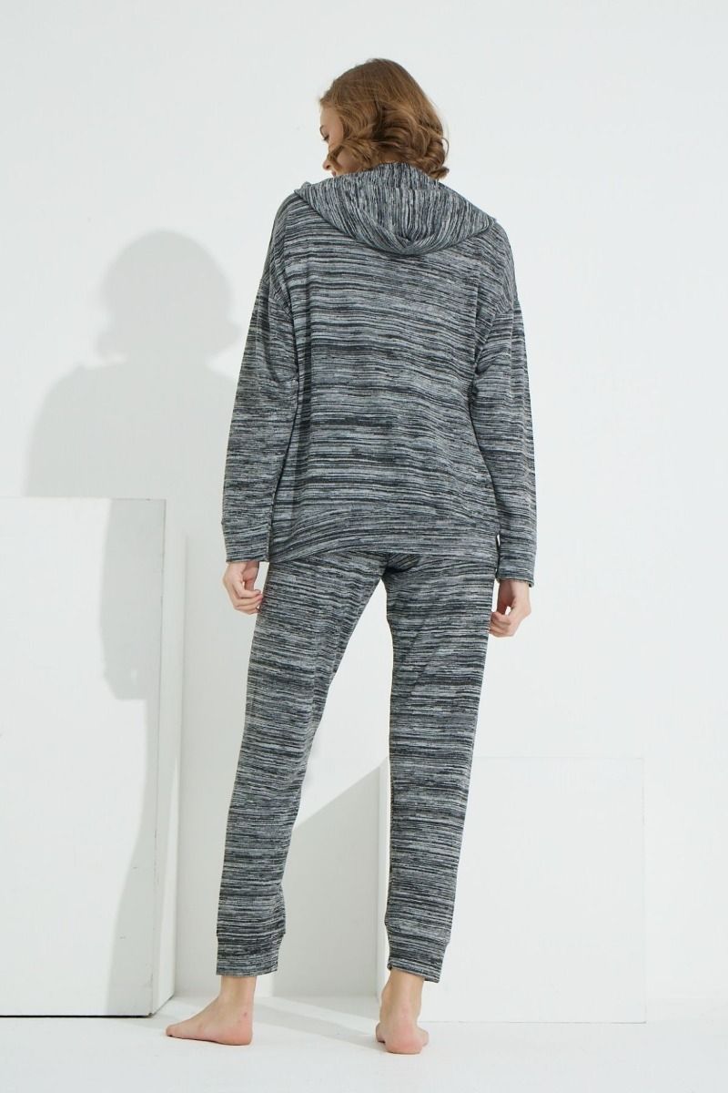 Γυναικεία πιτζάμα χειμωνιάτικη με κουκούλα μαύρη με σχέδιο νερά