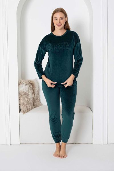 Γυναικεία χειμωνιάτικη πιτζάμα βελούδινη σκούρο πράσινο χρώμα