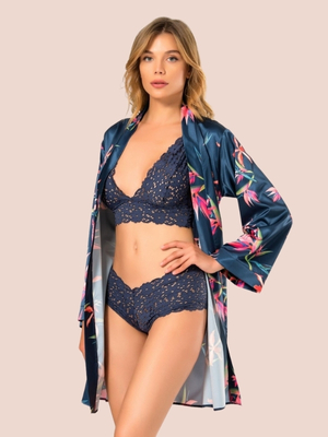 Σετ γυναικείων εσωρούχων με φανελάκι ή ρόμπα