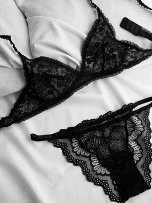 Γυναικεία μαύρα εσώρουχα Γυναικεία μαύρα εσώρουχα