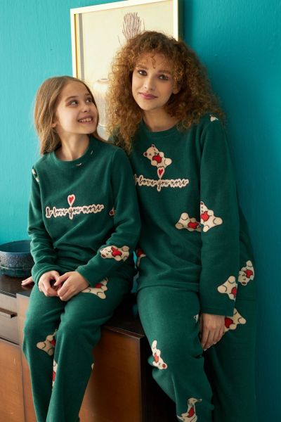 Γυναικεία χειμωνιάτικη πιτζάμα φλις πράσινη με αρκουδάκι σχέδιο