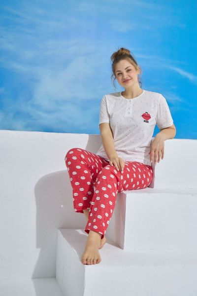 Γυναικεία πιτζάμα plus size κοντομάνικη με σχέδιο φιλιά