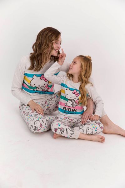 Χειμωνιάτικη πιτζάμα μαμά και κόρη με σχέδιο Hello Kitty 