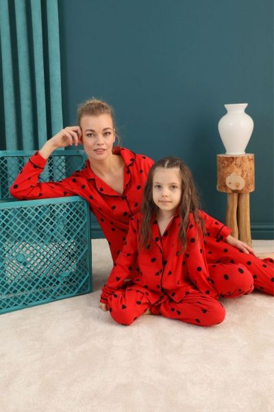 Κοριτσίστικη πιτζάμα χειμωνιάτικη κόκκινη πουά και κουμπάκια